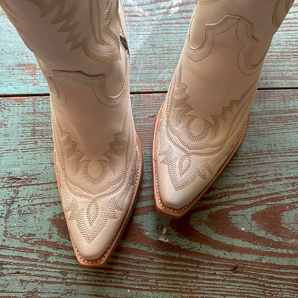 Ariat Women’s Casanova Blanco White Boots - Picture 5 of 9